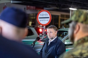 Minister MSWiA podczas konferencji