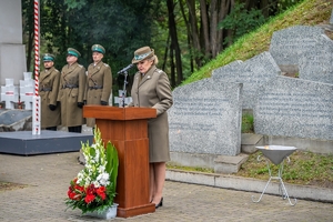 Komendant KGSG przemawia do zebranych uczestników uroczystości 86. rocznicy bitwy pod Wytycznem