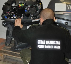 Zatrzymany silnik do łodzi motorowej