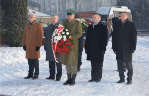złożenie wieńców pod pominikiem Dzieci Zamojszczyzny