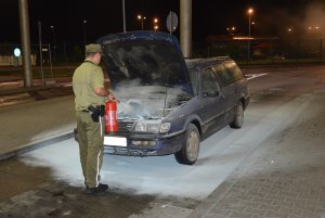 Ugaszono płonący samochód