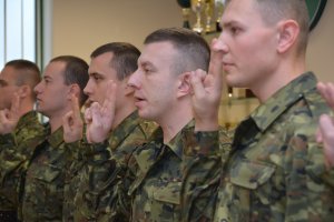 Ślubowanie nowo przyjętych funkcjonariuszy NOSG