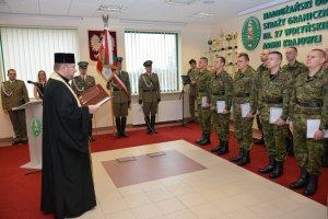 Ślubowanie nowo przyjętych funkcjonariuszy NOSG