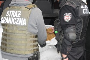 Zlikwidowano nielegalną fabrykę papierosów