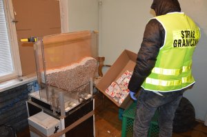 Zlikwidowano nielegalną fabrykę papierosów