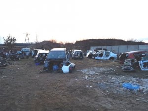 Odzyskano samochody i części samochodowe