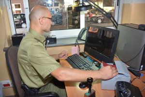 Kontrola graniczna prowadzona przez funkcjonariusza SG