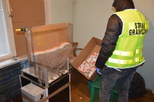 Zlikwidowano nielegalną linię do produkcji papierosów