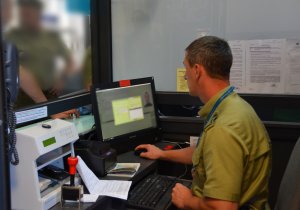 Kontrola graniczna prowadzona przez funkcjonariusza SG
