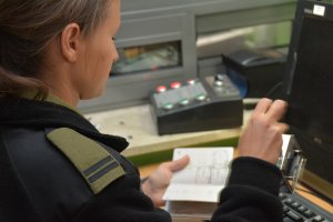 Kontrola graniczna prowadzona przez funkcjonariusza SG