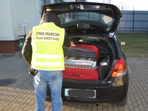 Zabezpieczanie papierosów pochodzących z przemytu.