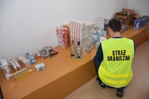 Zabezpieczanie papierosów i alkoholu pochodzących z przemytu.