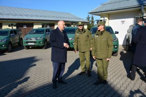 Szef MSWiA przekazał Straży Granicznej nowe pojazdy