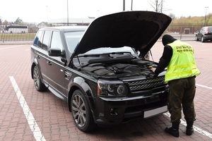 Odzyskany LAND ROVER