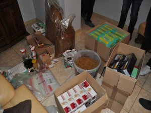 SG i KAS zlikwidowały nielegalną fabryczkę alkoholu i papierosów