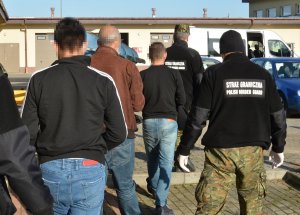 Nielegalni migranci wędrowali do Francji