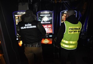 Nielegalne automaty do gier zatrzymane przez SG i KAS