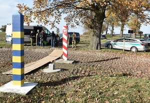 Funkcjonariusze NOSG dokonują odpraw granicznych poza czynnym przejściem granicznym