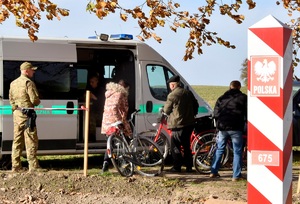 Funkcjonariusze NOSG dokonują odpraw granicznych poza czynnym przejściem granicznym