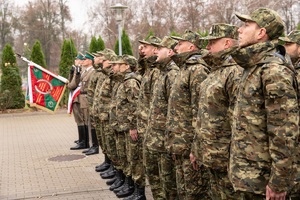 Ślubowanie nowo przyjętych funkcjonariuszy oraz awanse i odznaczenia w NOSG