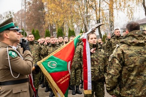 Ślubowanie nowo przyjętych funkcjonariuszy oraz awanse i odznaczenia w NOSG