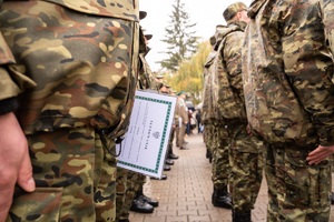 Ślubowanie nowo przyjętych funkcjonariuszy oraz awanse i odznaczenia w NOSG