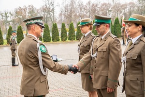 Ślubowanie nowo przyjętych funkcjonariuszy oraz awanse i odznaczenia w NOSG