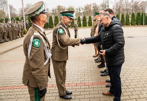 Ślubowanie nowo przyjętych funkcjonariuszy oraz awanse i odznaczenia w NOSG