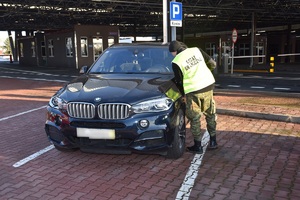 Kontrola legalności pochodzenia pojazdu prowadzona przez funkcjonariusza SG