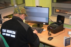 Kontrola graniczna prowadzona przez funkcjonariusza SG