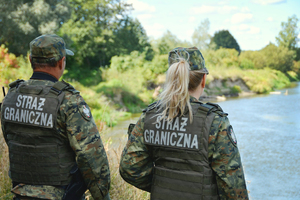 Funkcjonariusze SG patrolują rejon Bugu
