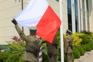 Uroczysty apel podczas którego miało miejsce ślubowanie 64 nowo przyjętych funkcjonariuszy SG