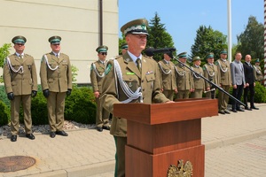 Uroczysty apel podczas którego miało miejsce ślubowanie 64 nowo przyjętych funkcjonariuszy SG