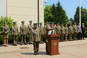 Uroczysty apel podczas którego miało miejsce ślubowanie 64 nowo przyjętych funkcjonariuszy SG