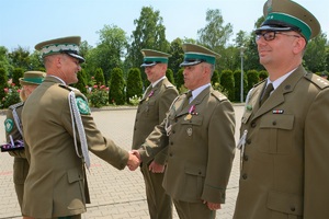 Uroczysty apel podczas którego miało miejsce ślubowanie 64 nowo przyjętych funkcjonariuszy SG