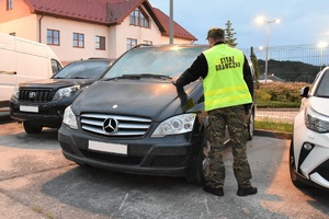 Kontrola legalności pochodzenia pojazdu prowadzona przez funkcjonariusza SG
