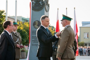 Prezydent RP i Minister SWiA odznaczają funkcjonariusza SG