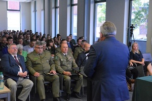 Zaproszeni goście podczas konferencji edukacyjnej „W służbie Rzeczypospolitej. 99. rocznica powołania Korpusu Ochrony Pogranicza”