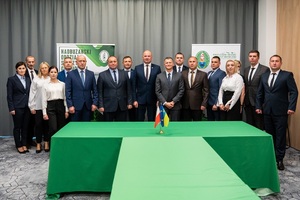 Wspólne zdjęcie uczestników spotkania Pełnomocników Granicznych Rzeczypospolitej Polskiej oraz Ukrainy