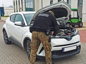Kontrola legalności pochodzenia pojazdu prowadzona przez funkcjonariusza SG