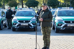 Uroczystość przekazania funkcjonariuszom Straży Granicznej nowych pojazdów służbowych w Nadbużańskim Oddziale SG.