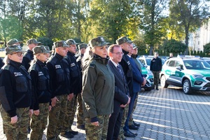 Uroczystość przekazania funkcjonariuszom Straży Granicznej nowych pojazdów służbowych w Nadbużańskim Oddziale SG.