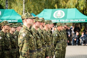Uroczystość ślubowania nowo przyjętych funkcjonariuszy Straży Granicznej w komendzie NOSG