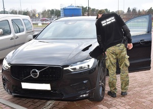 Kontrola legalności pochodzenia pojazdu prowadzona przez funkcjonariusza SG