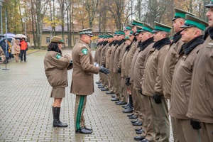 Uroczystość wręczenia awansów i odznaczeń funkcjonariuszom i pracownikom na terenie komendy Nadbużańskiego Oddziału SG