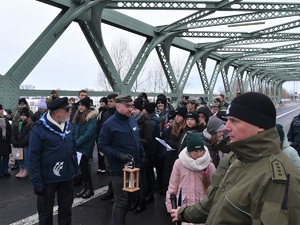 Przekazanie Betlejemskiego Światła Pokoju na terenie drogowego przejścia Granicznego w Zosinie