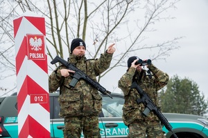 Funkcjonariusze NOSG podczas realizacji czynności związanych z ochroną granicy państwowej