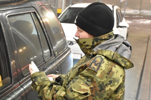 Funkcjonariusze NOSG podczas realizacji czynności związanych z ochroną granicy państwowej