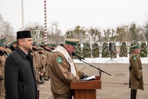 Uroczysty apel na terenie komendy oddziału NOSG, w którym uczestniczą funkcjonariusze oraz zaproszeni goście