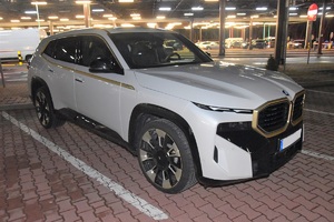 Odzyskane przez Straż Graniczną BMW zostało zabezpieczone na terenie drogowego przejścia granicznego w Terespolu